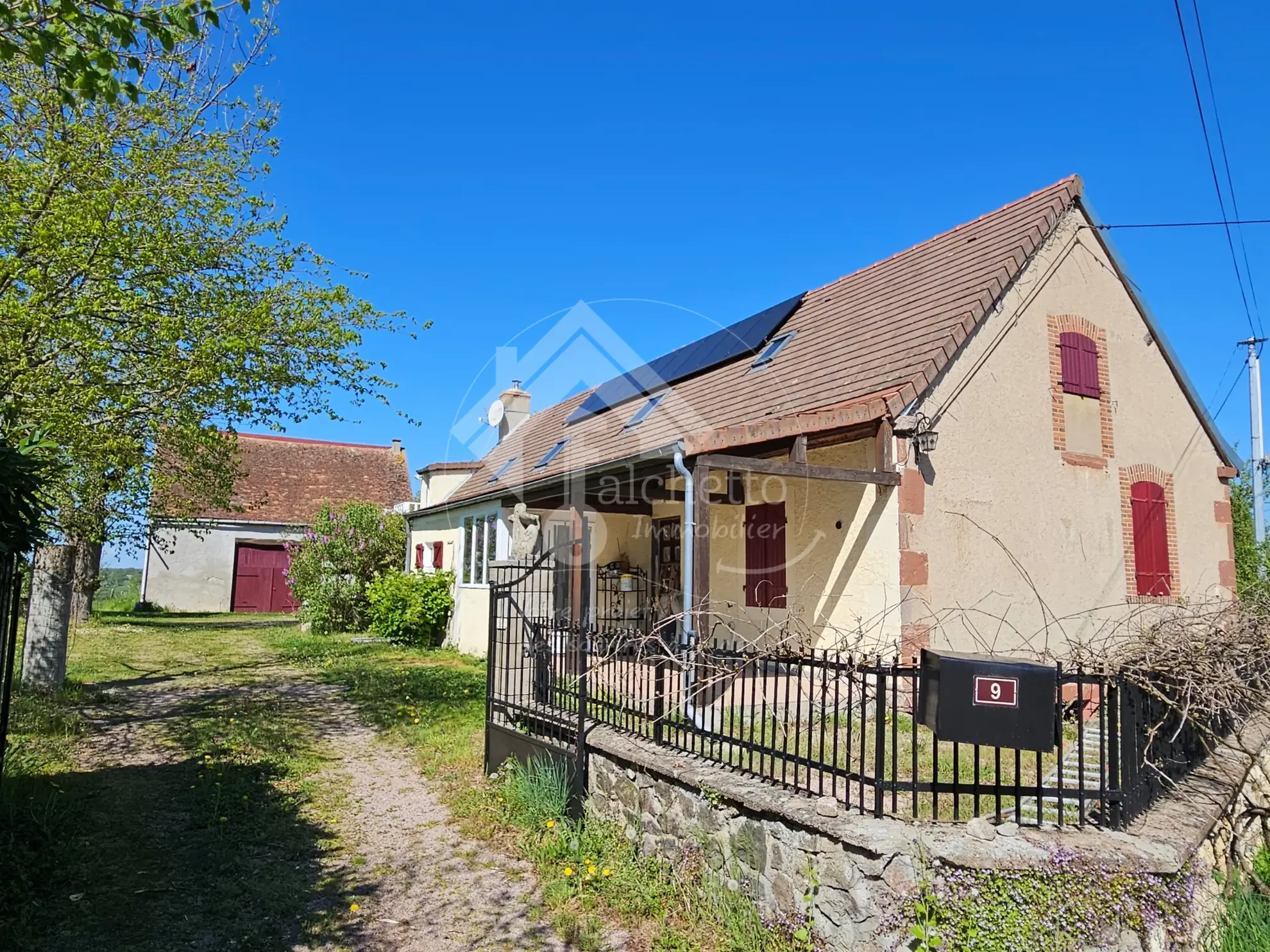 Longère de 190 m² avec grand terrain à Jaligny-sur-Besbre, Allier 
