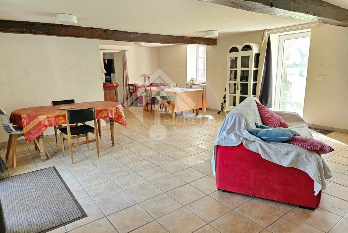 Longère de 190 m² avec grand terrain à Jaligny-sur-Besbre, Allier 
