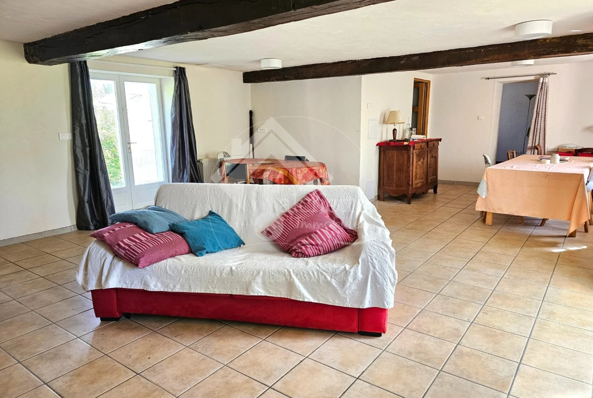 Longère de 190 m² avec grand terrain à Jaligny-sur-Besbre, Allier 