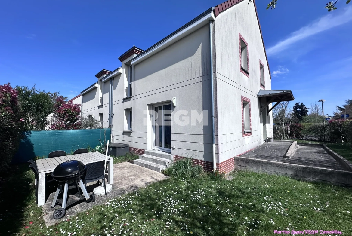 Maison récente de 96 m² avec jardin et garage à Saint-Denis-en-Val (45) 
