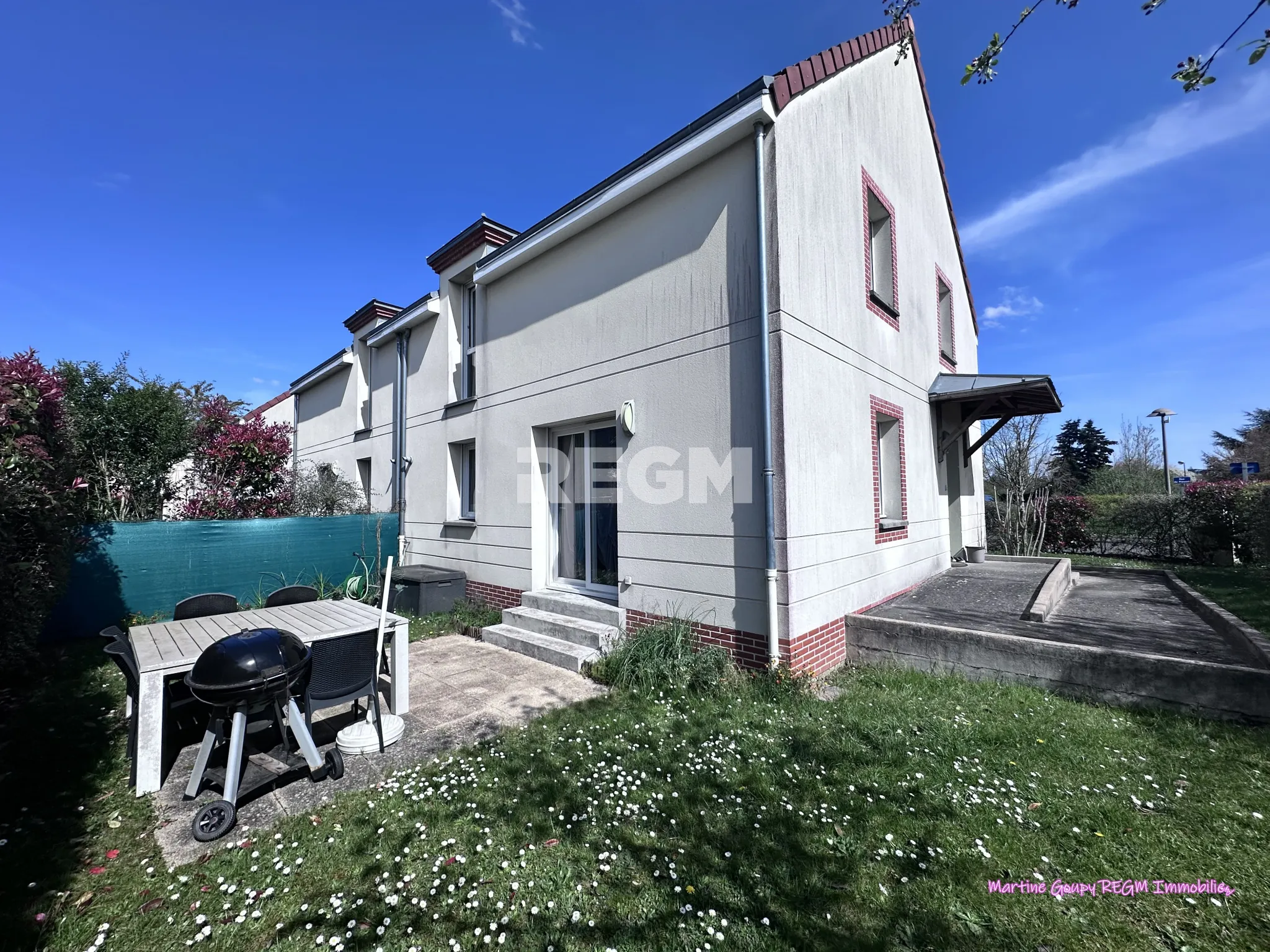 Maison récente de 96 m² avec jardin et garage à Saint-Denis-en-Val (45) 
