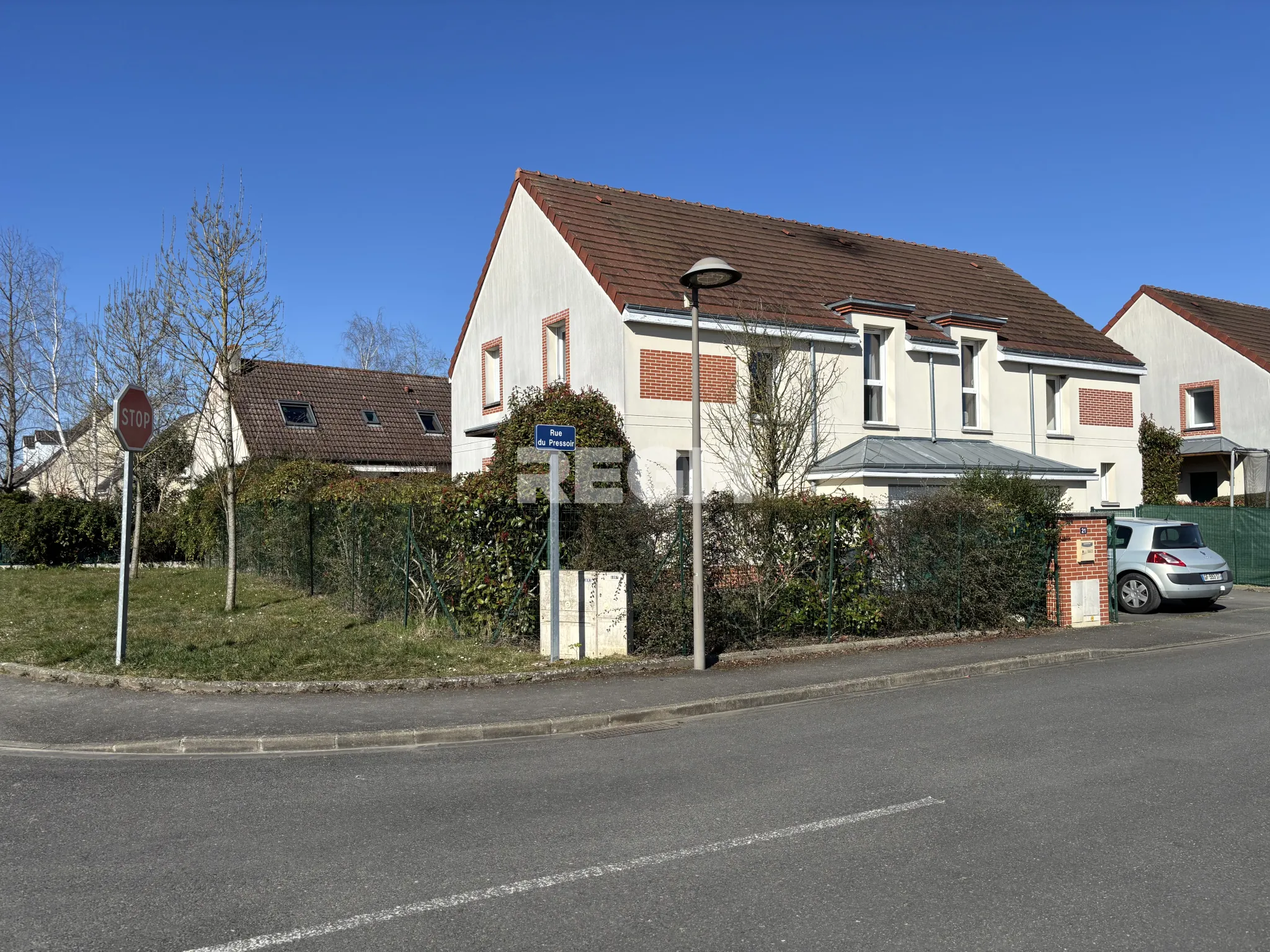 Maison récente de 96 m² avec jardin et garage à Saint-Denis-en-Val (45) 