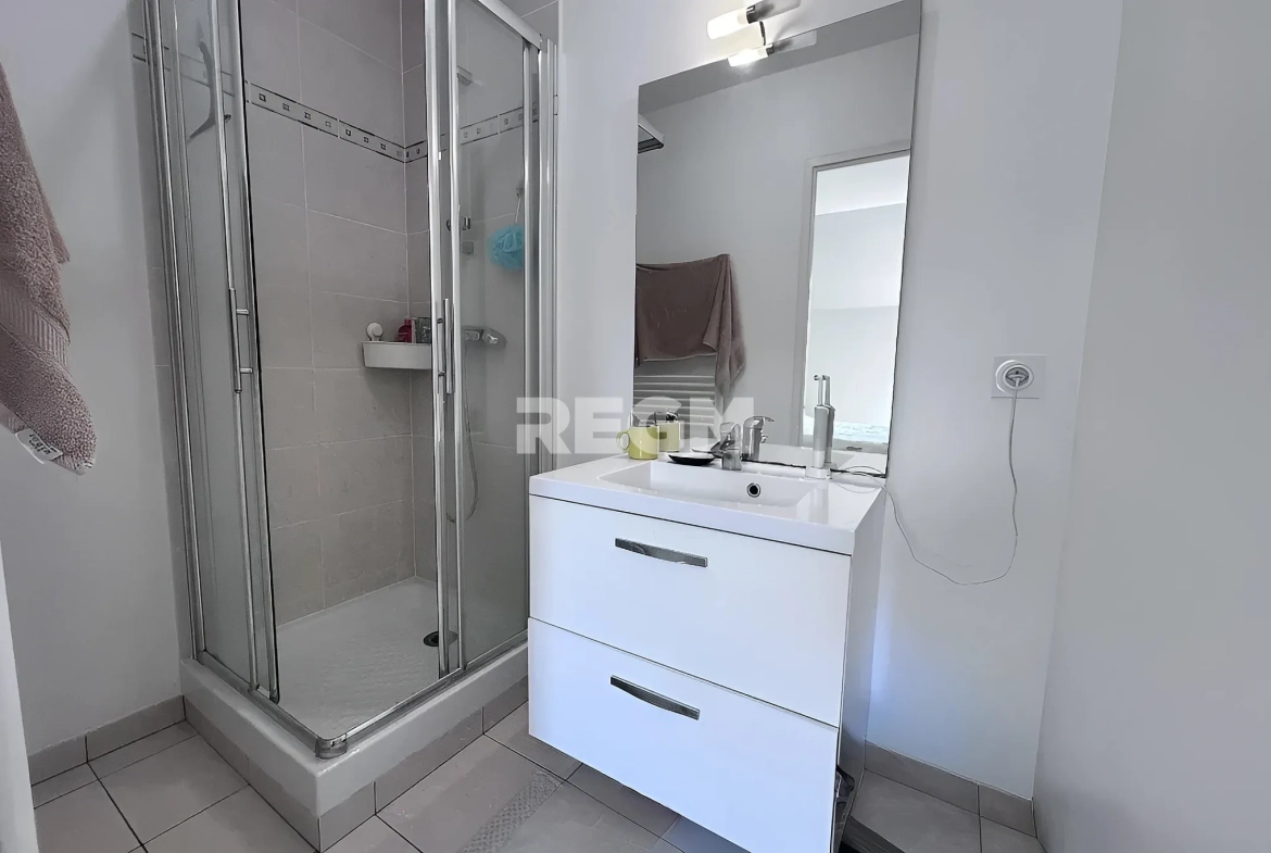 Maison récente de 96 m² avec jardin et garage à Saint-Denis-en-Val (45) 