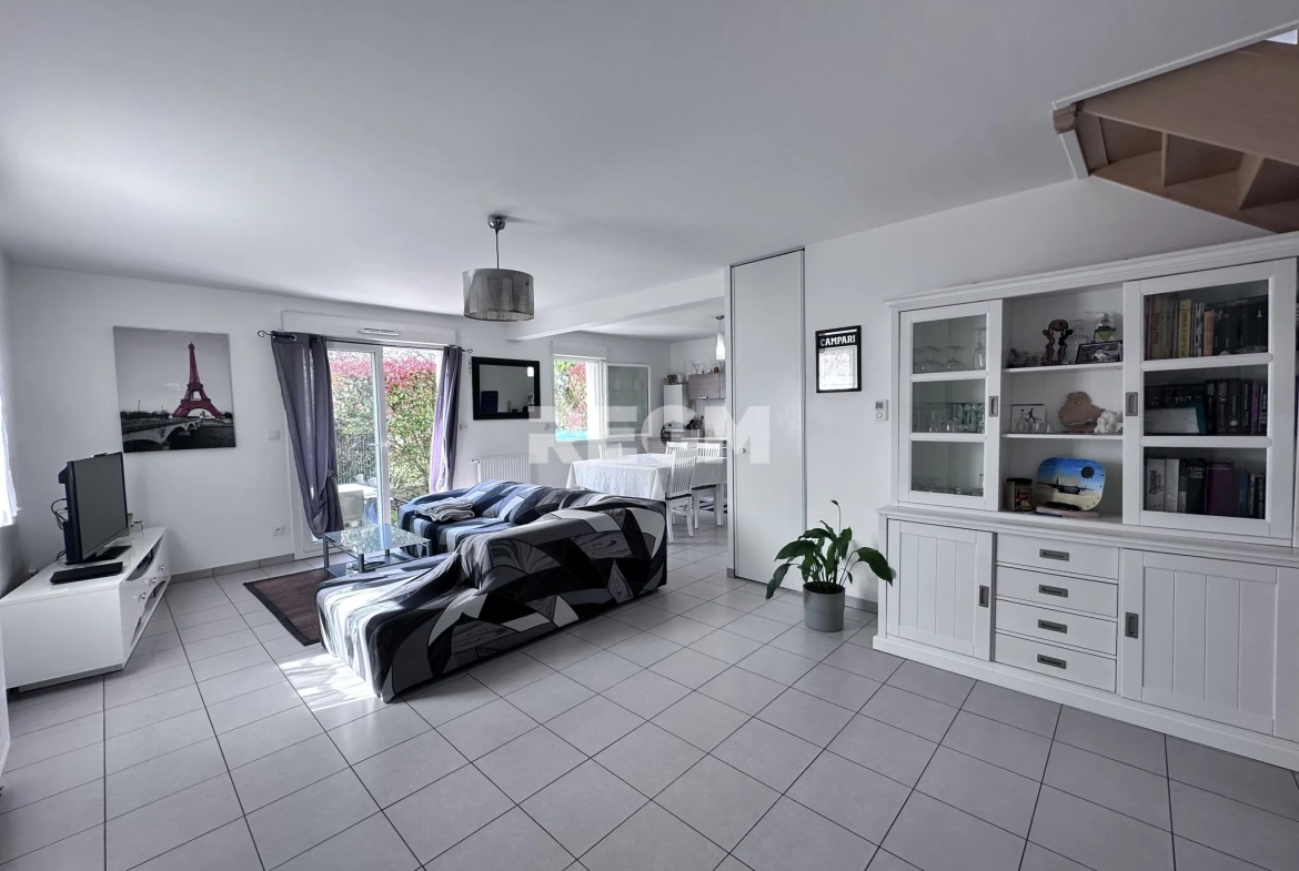 Maison récente de 96 m² avec jardin et garage à Saint-Denis-en-Val (45) 