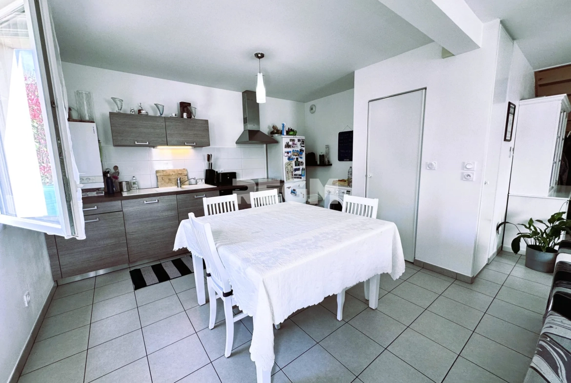 Maison récente de 96 m² avec jardin et garage à Saint-Denis-en-Val (45) 