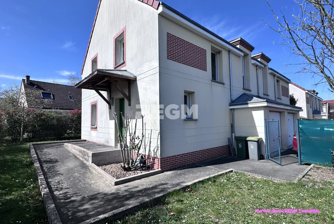 Maison récente de 96 m² avec jardin et garage à Saint-Denis-en-Val (45) 