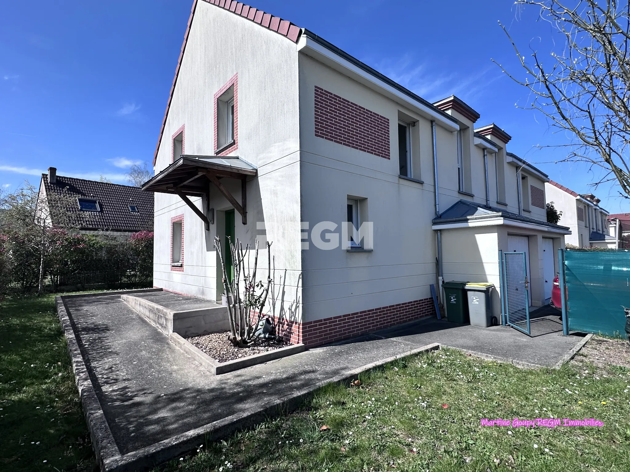 Maison récente de 96 m² avec jardin et garage à Saint-Denis-en-Val (45) 