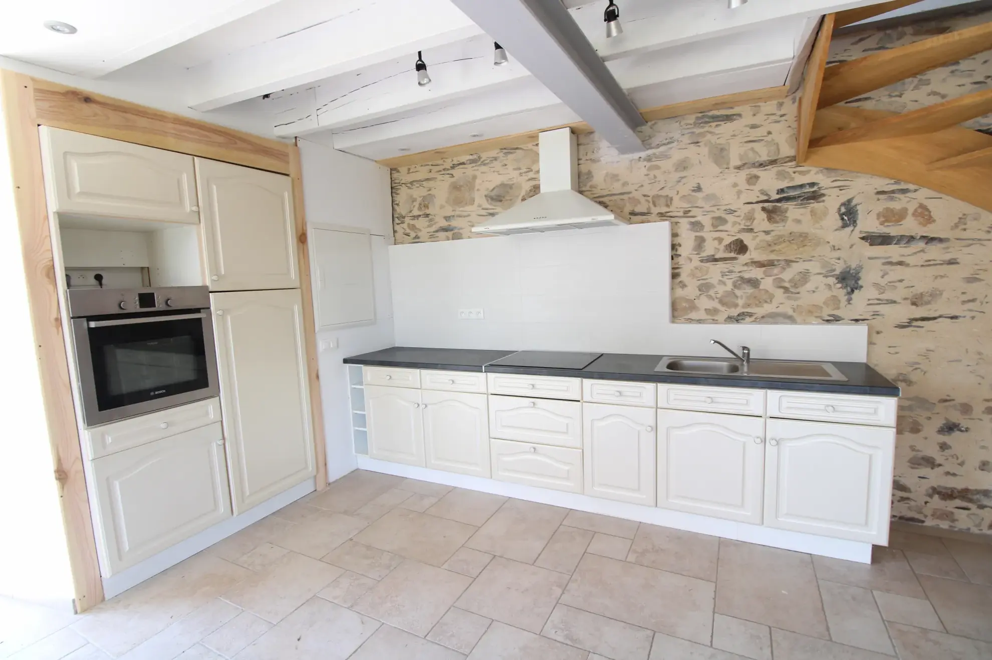 Maison en pierres en campagne de 80m² à Saffré, disponible immédiatement 
