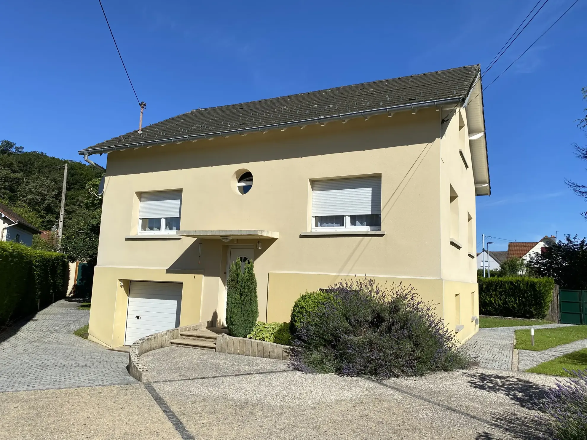 Belle maison familiale à Valdoie en impasse avec jardin et dépendance 
