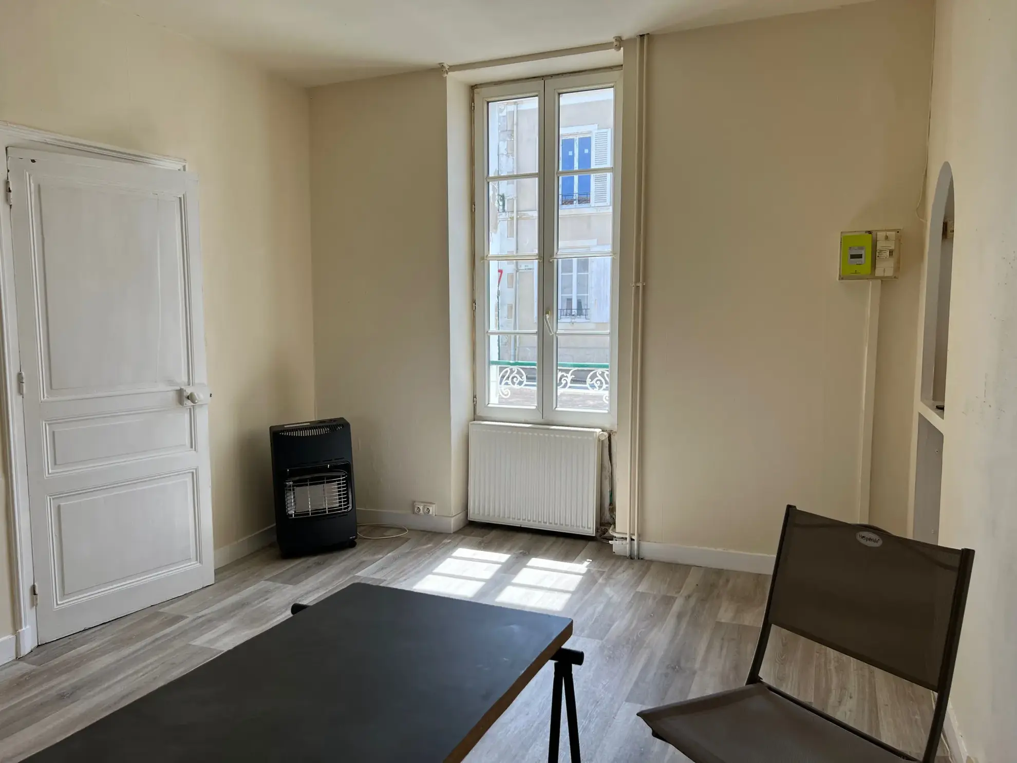 Maison en pierres à rénover à Sainte Hermine - Centre-ville avec jardin et garage 