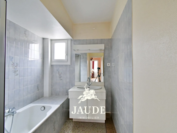 Appartement F3 de 68m² avec Garage et Balcon à Chamalières 