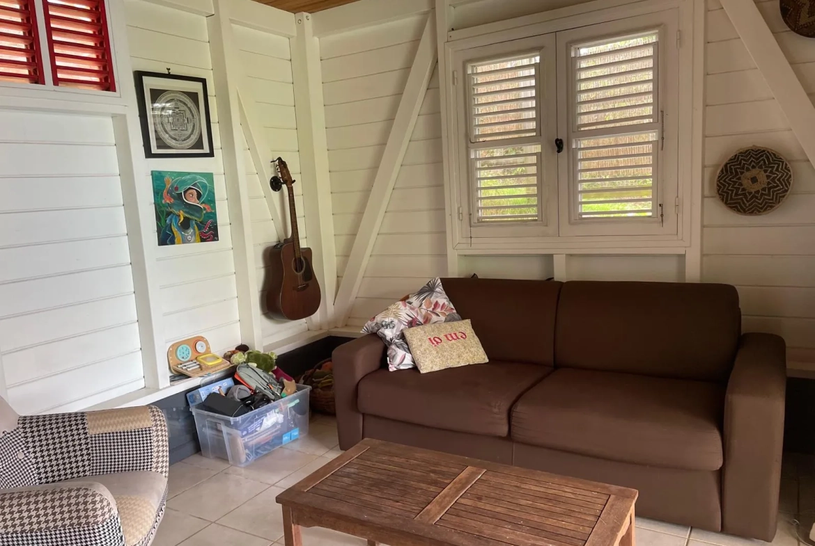 A vendre maison F3 en bois à Ducos, quartier calme, jardin, disponible en 2025 