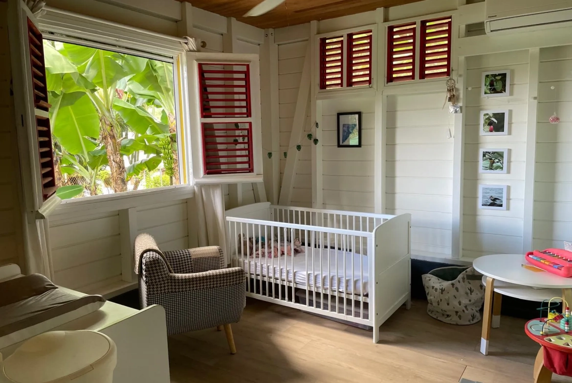 A vendre maison F3 en bois à Ducos, quartier calme, jardin, disponible en 2025 