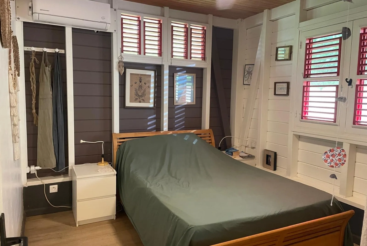 A vendre maison F3 en bois à Ducos, quartier calme, jardin, disponible en 2025 