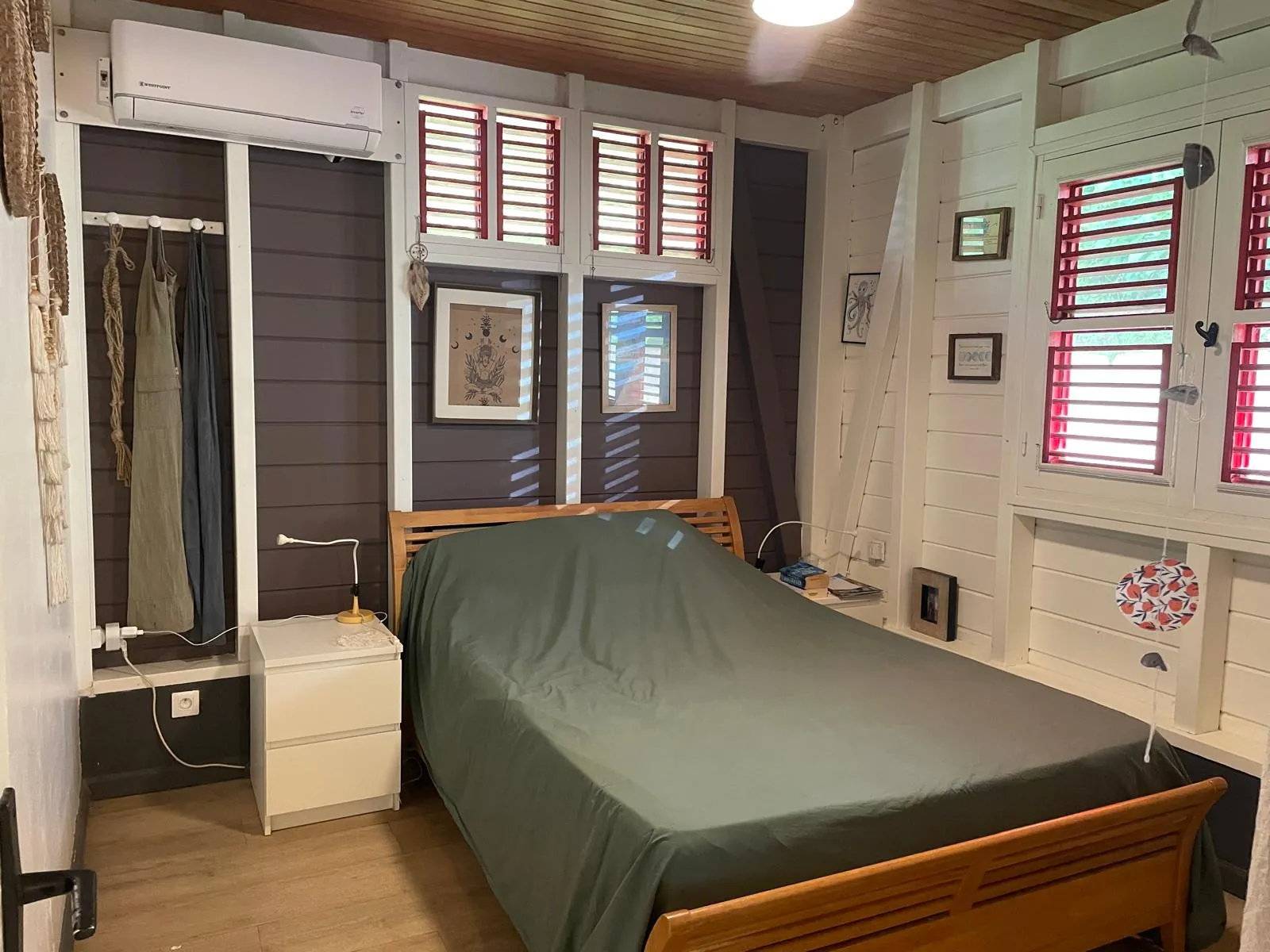 A vendre maison F3 en bois à Ducos, quartier calme, jardin, disponible en 2025 