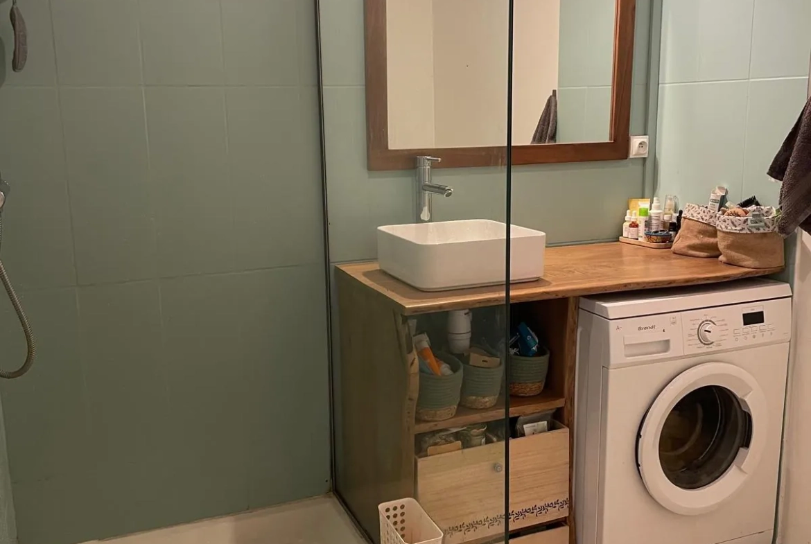 A vendre maison F3 en bois à Ducos, quartier calme, jardin, disponible en 2025 
