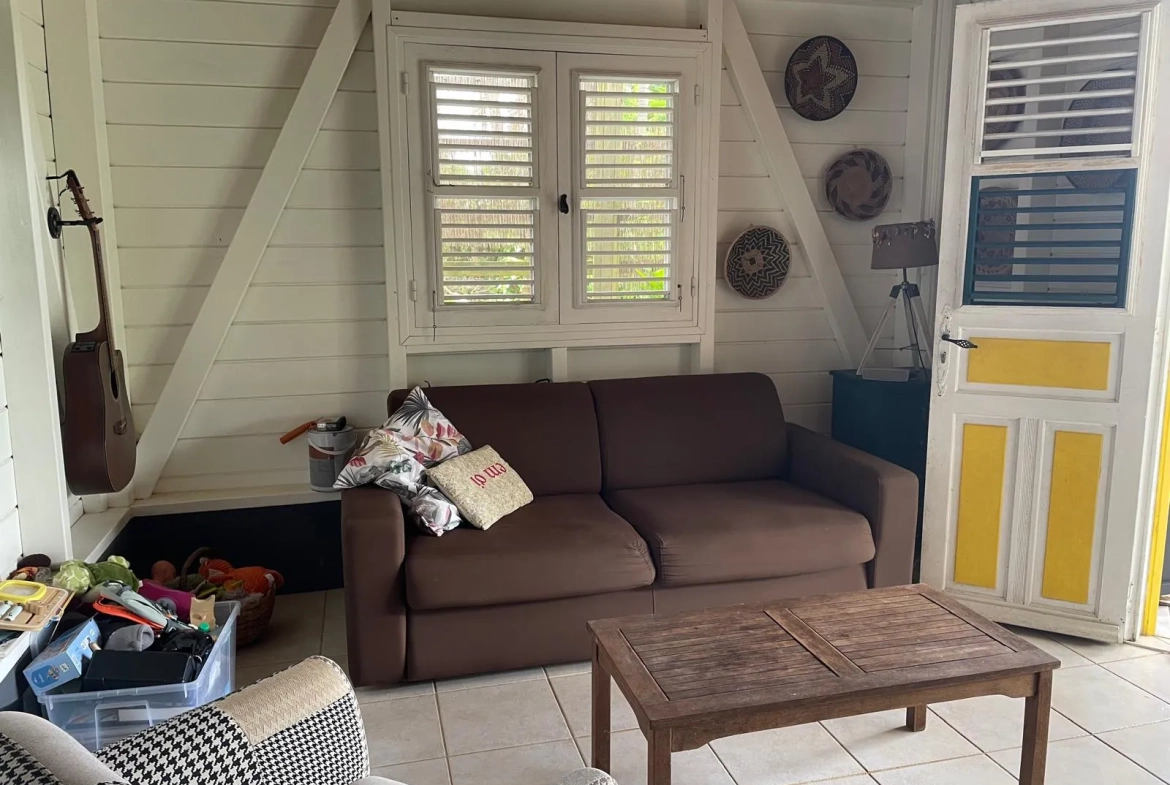A vendre maison F3 en bois à Ducos, quartier calme, jardin, disponible en 2025 