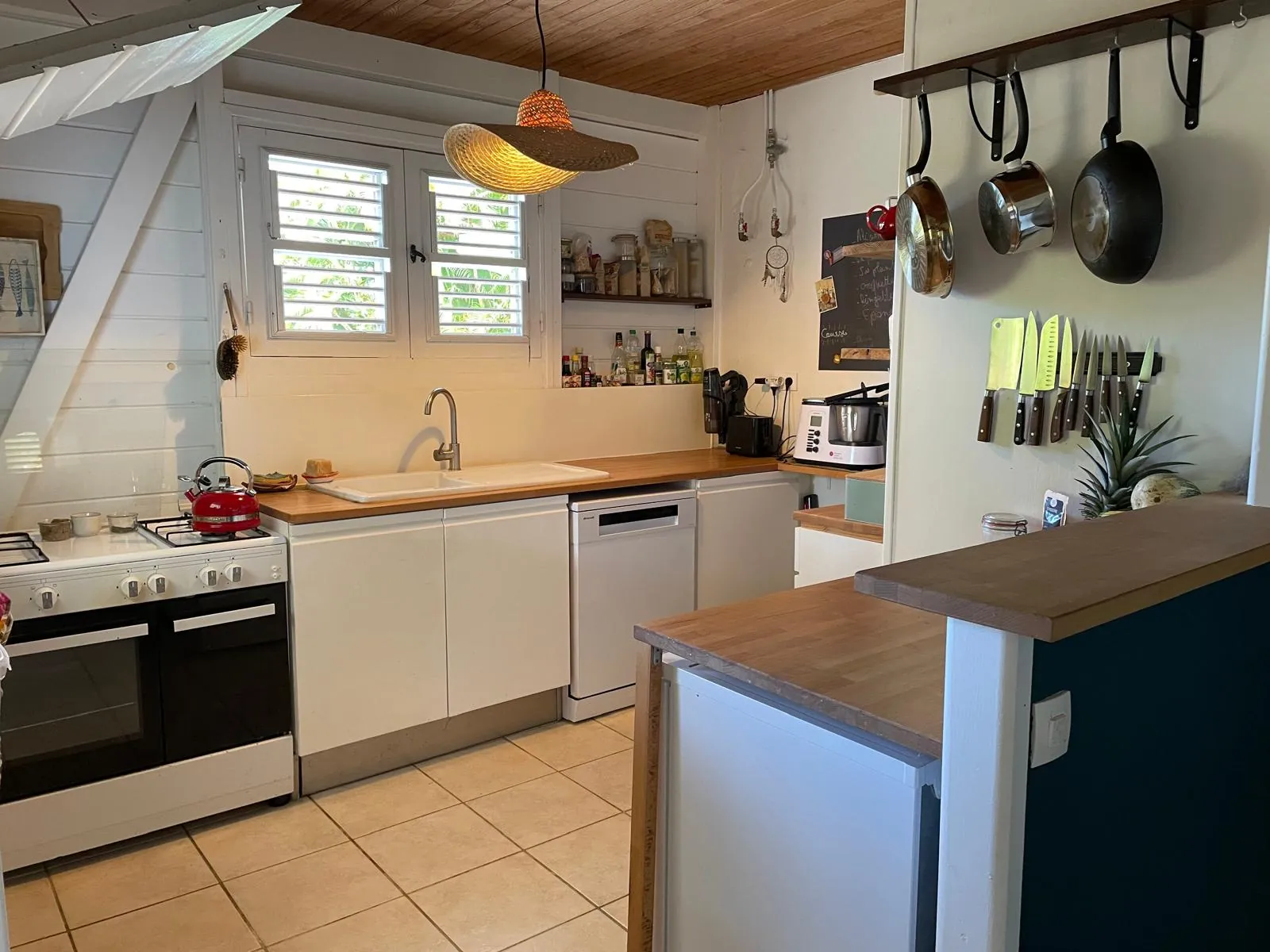 A vendre maison F3 en bois à Ducos, quartier calme, jardin, disponible en 2025 