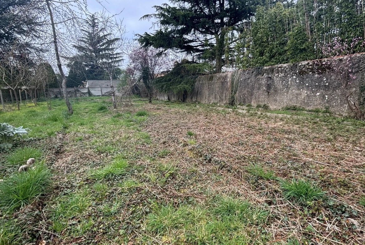 Terrain constructible à vendre à Chemillé - Grande liberté de projet 