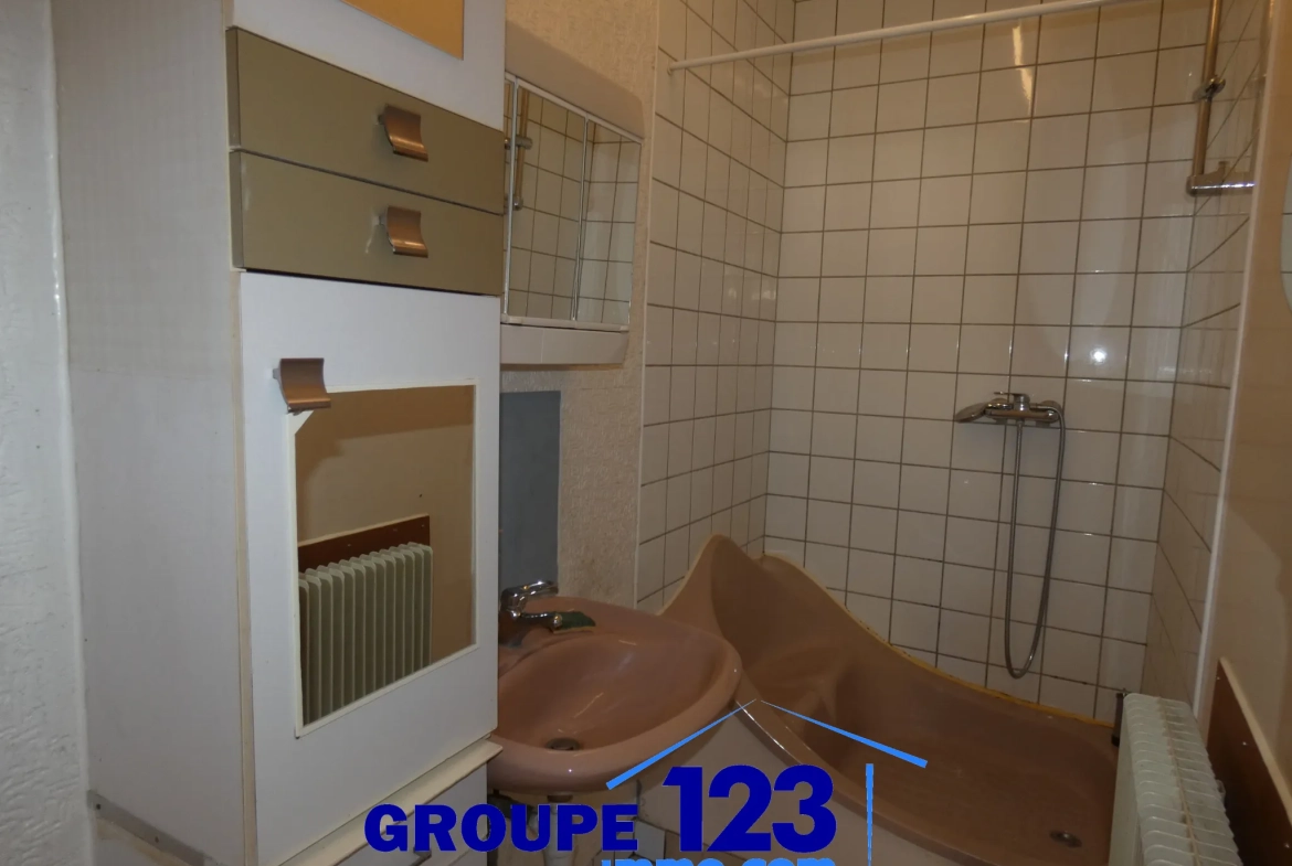 Maison 3 chambres à Migenes avec terrain arboré et potentiel 