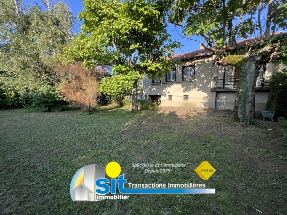 Maison à vendre à Chonas L'Amballan - 82 m², 4 chambres, terrain arboré, travaux à prévoir