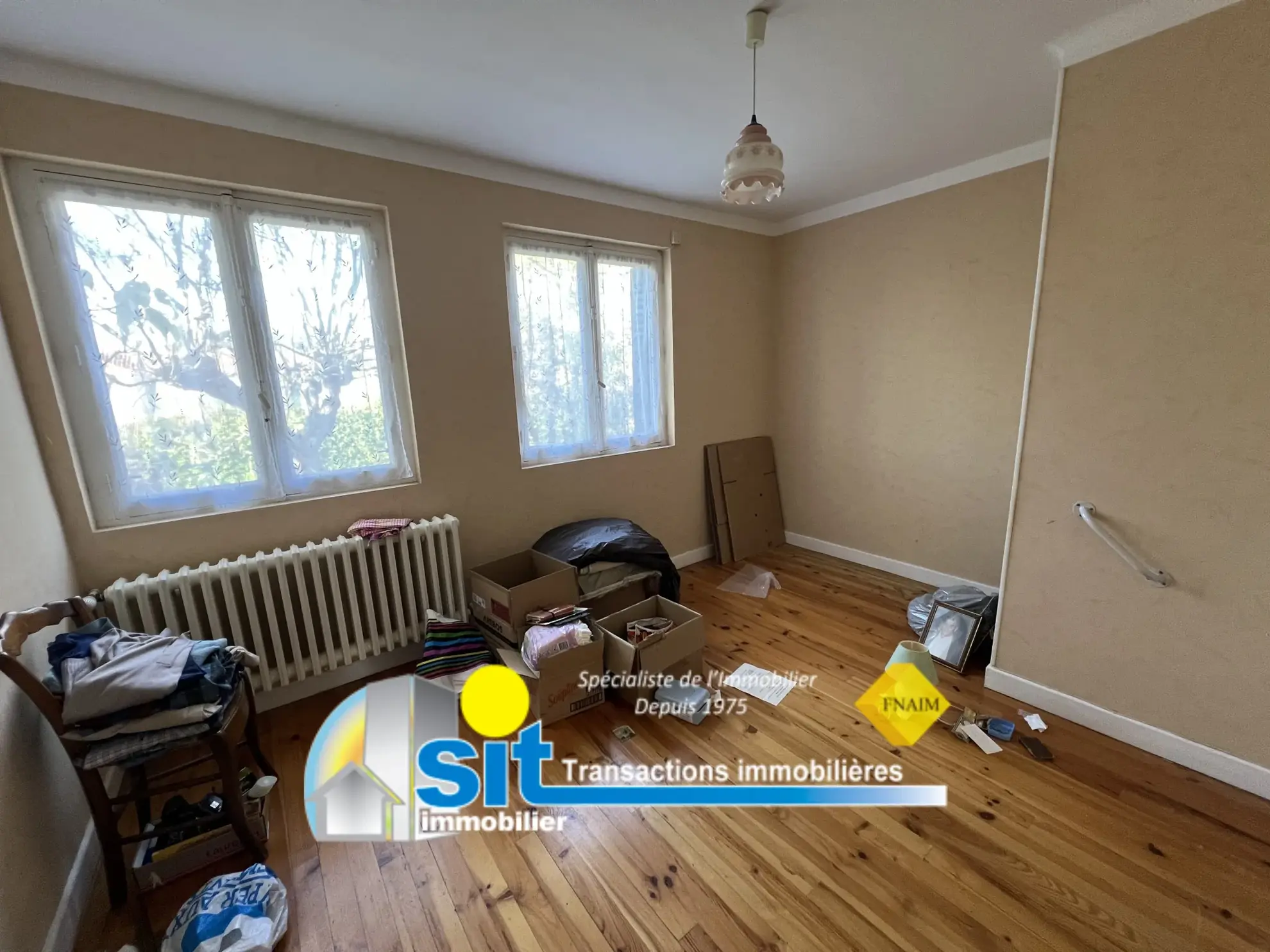 Maison à vendre à Chonas L'Amballan - 82 m², 4 chambres, terrain arboré, travaux à prévoir 