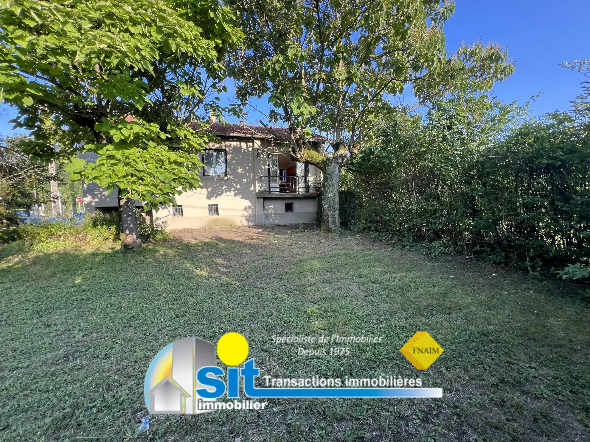Maison à vendre à Chonas L'Amballan - 82 m², 4 chambres, terrain arboré, travaux à prévoir 