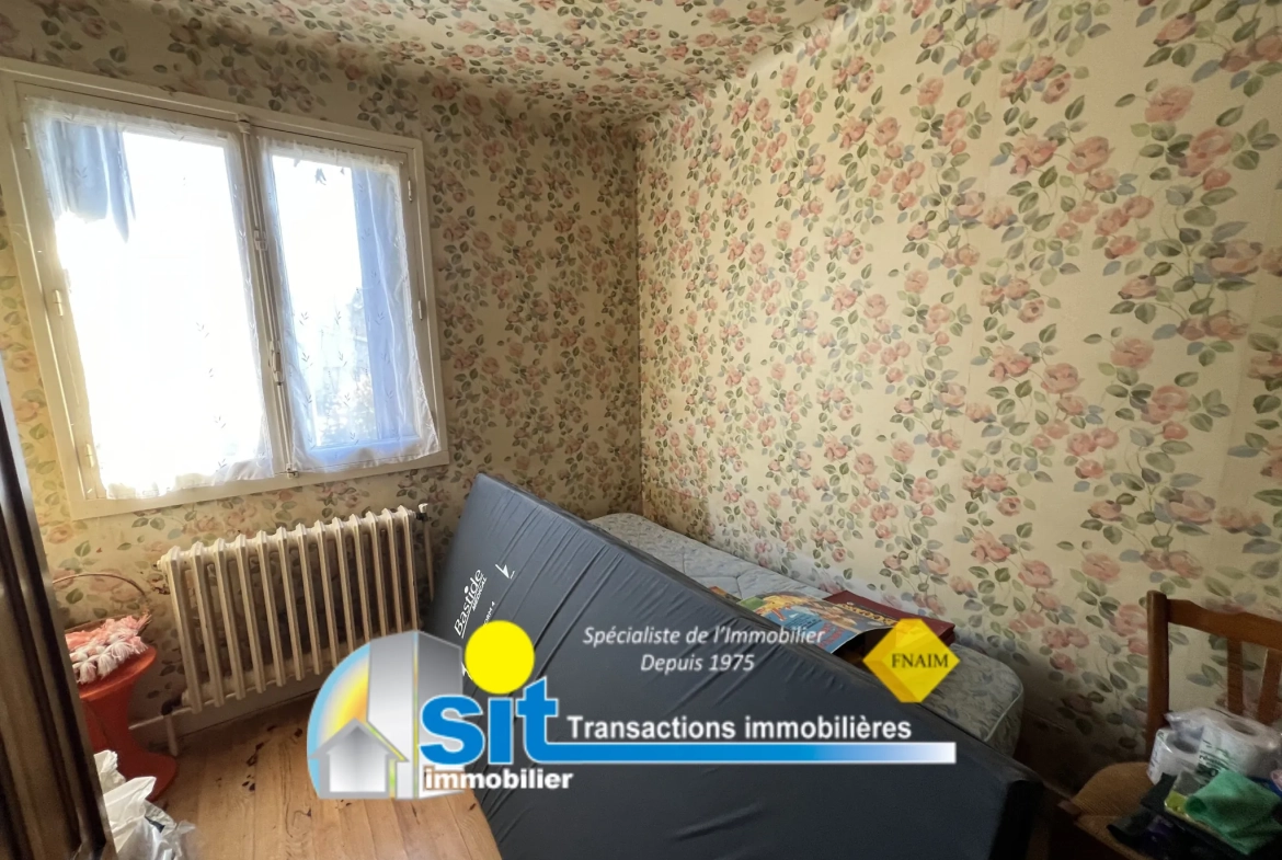 Maison à vendre à Chonas L'Amballan - 82 m², 4 chambres, terrain arboré, travaux à prévoir 