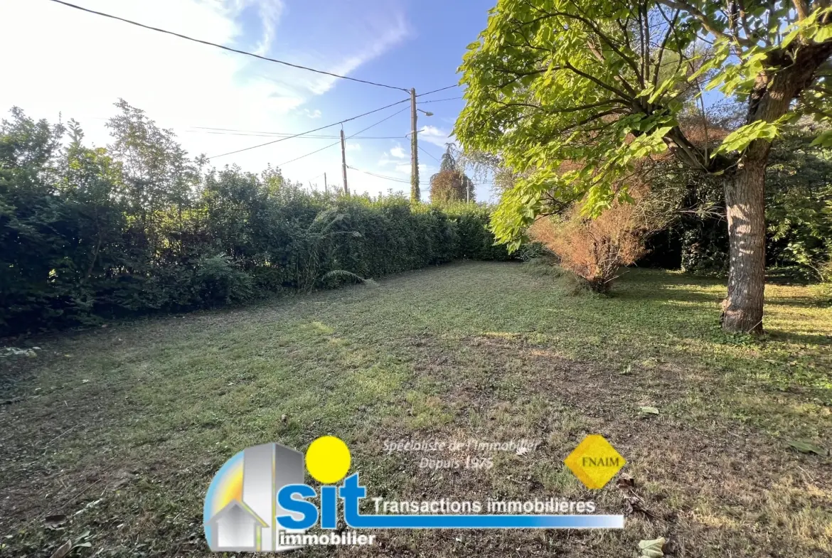 Maison à vendre à Chonas L'Amballan - 82 m², 4 chambres, terrain arboré, travaux à prévoir 