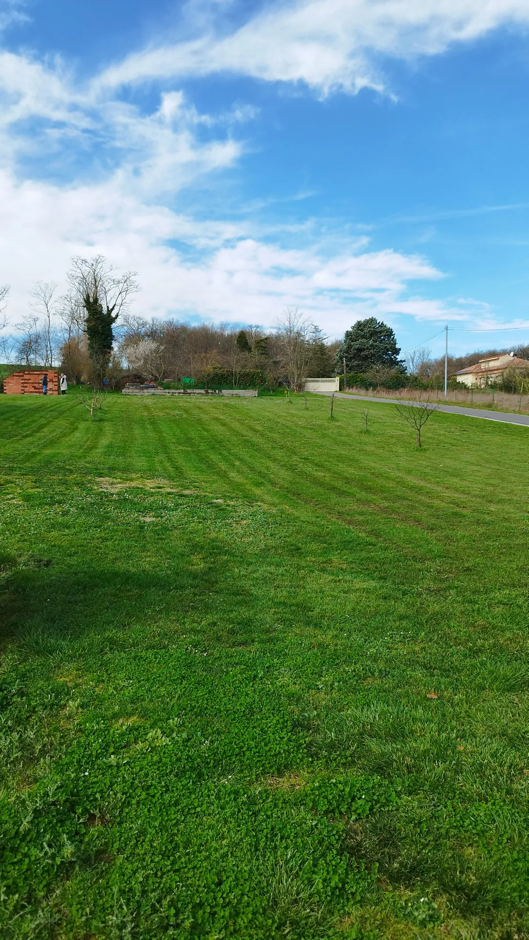 Terrain constructible de 799 m² à Saint-Sulpice-sur-Lèze près de Toulouse 