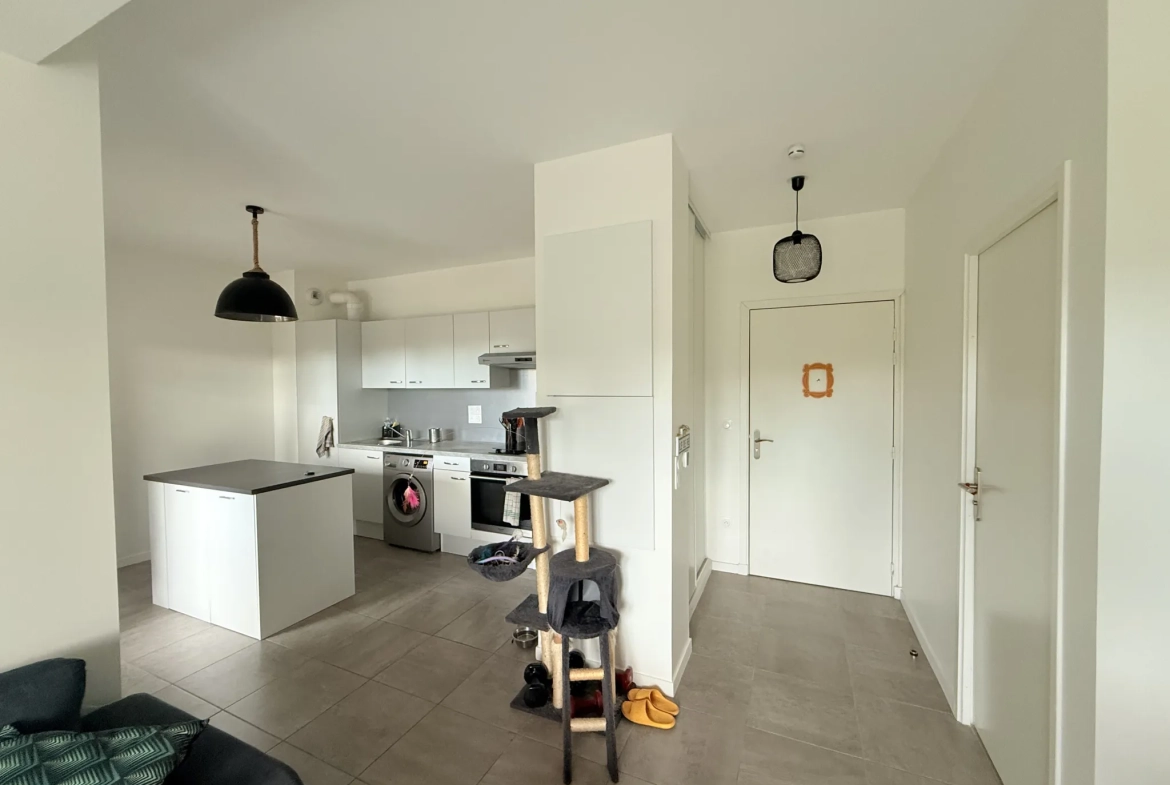 Appartement T2 récent avec terrasse et parking sécurisé à Andernos-les-Bains 