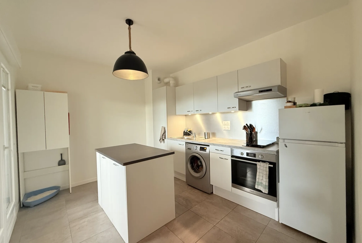 Appartement T2 récent avec terrasse et parking sécurisé à Andernos-les-Bains 
