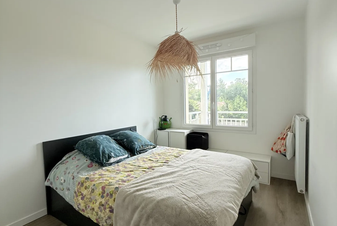 Appartement T2 récent avec terrasse et parking sécurisé à Andernos-les-Bains 