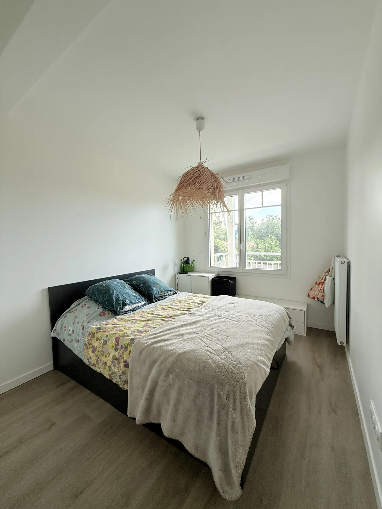 Appartement T2 récent avec terrasse et parking sécurisé à Andernos-les-Bains 