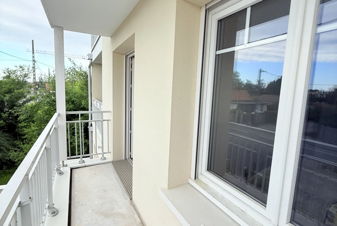 Appartement T2 récent avec terrasse et parking sécurisé à Andernos-les-Bains 