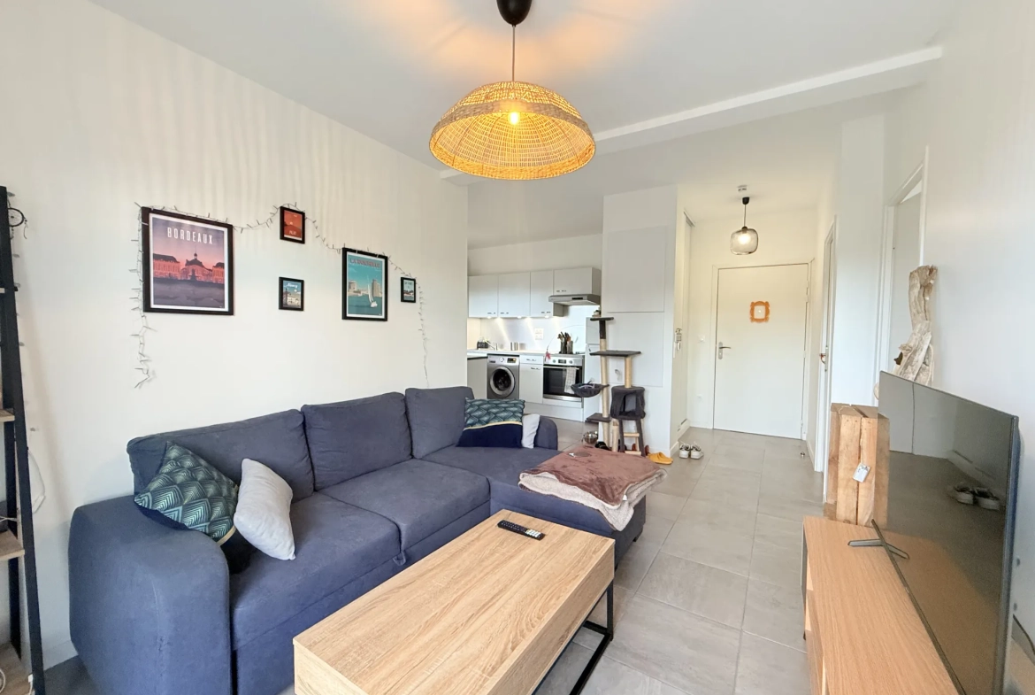 Appartement T2 récent avec terrasse et parking sécurisé à Andernos-les-Bains 