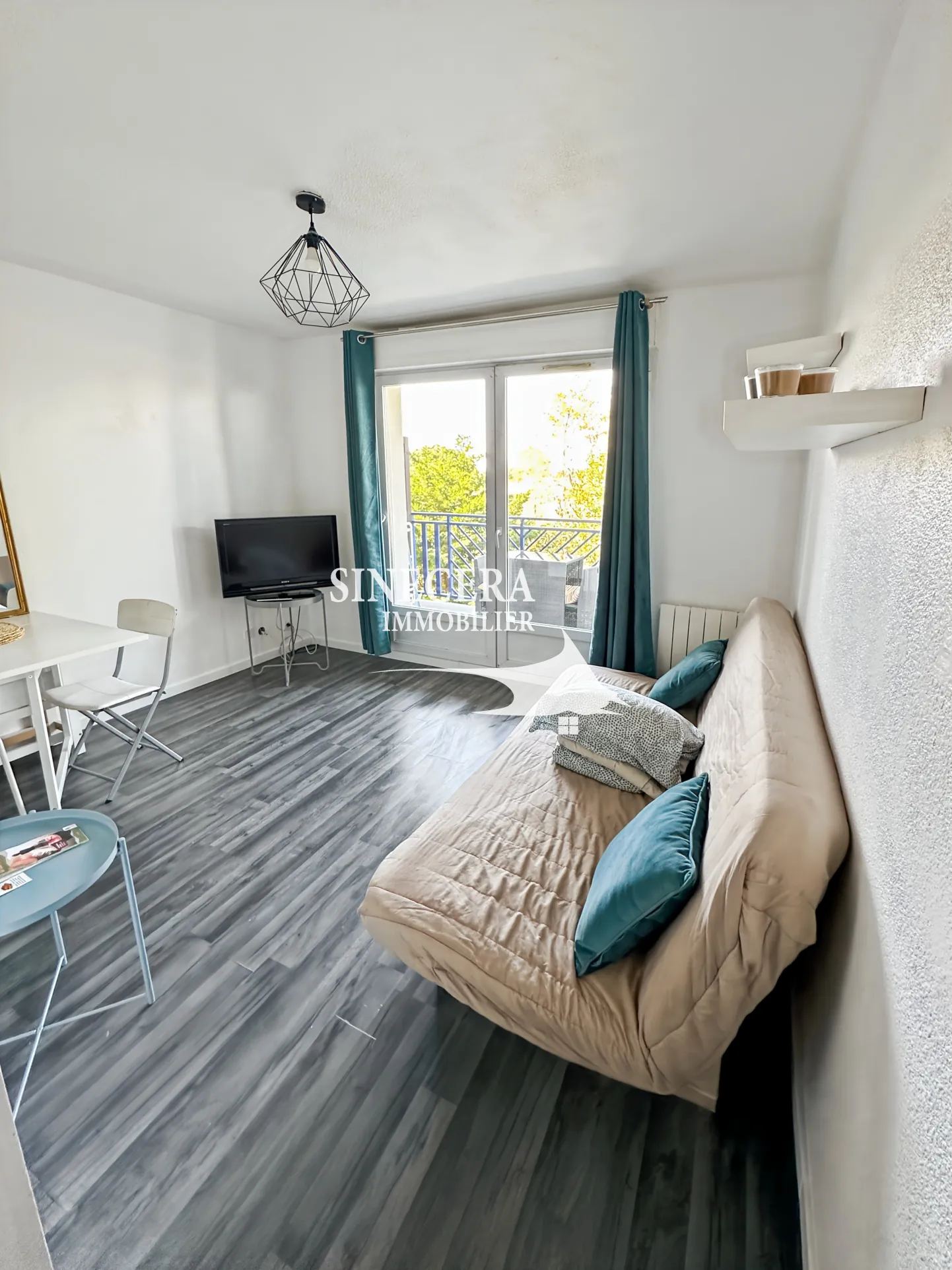 Appartement T1 rénové avec terrasse et parking à Gujan-Mestras 