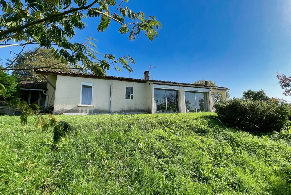 Belle maison avec vue sur les Pyrénées à Arblade-le-Bas 