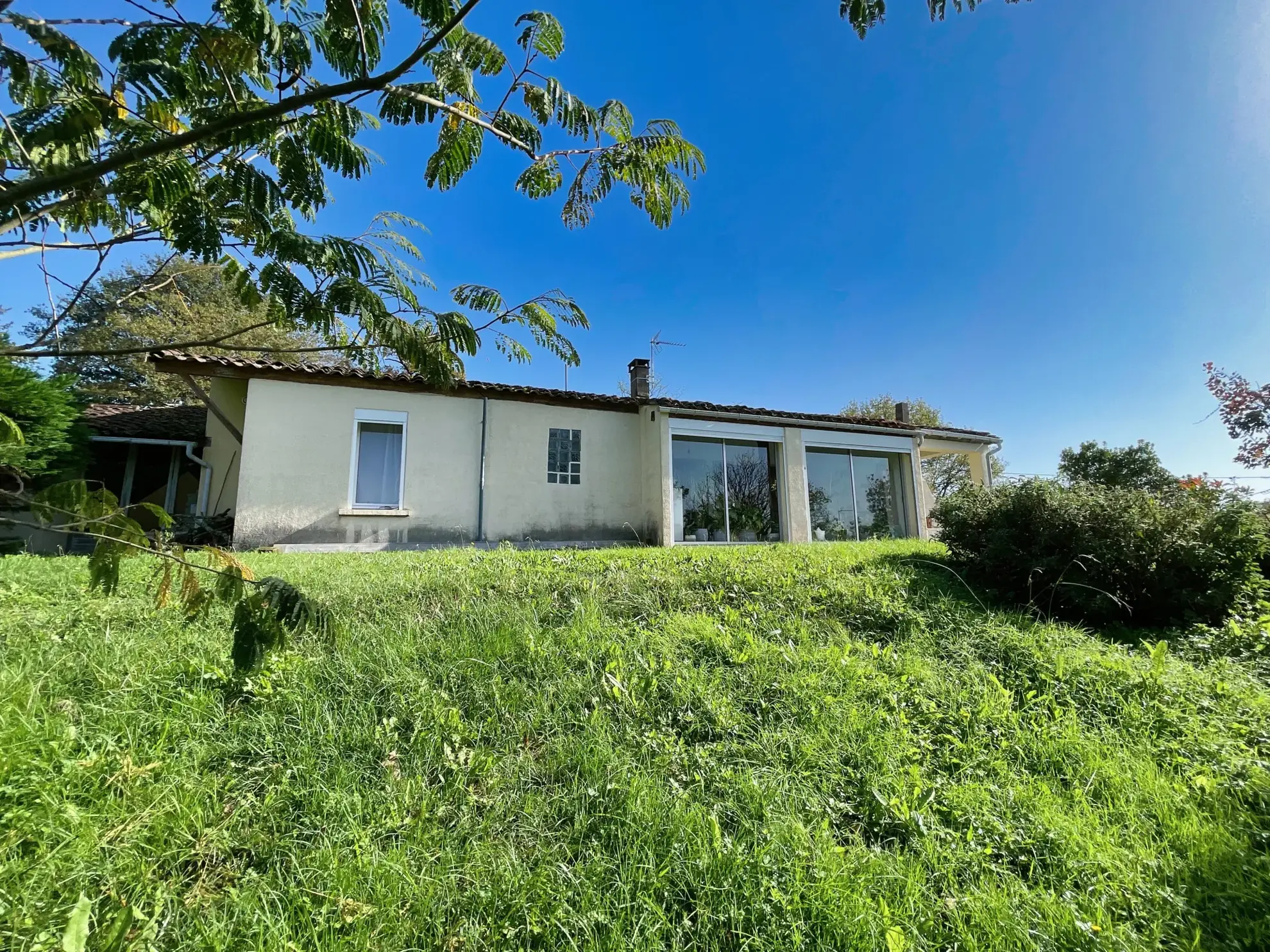 Belle maison avec vue sur les Pyrénées à Arblade-le-Bas 
