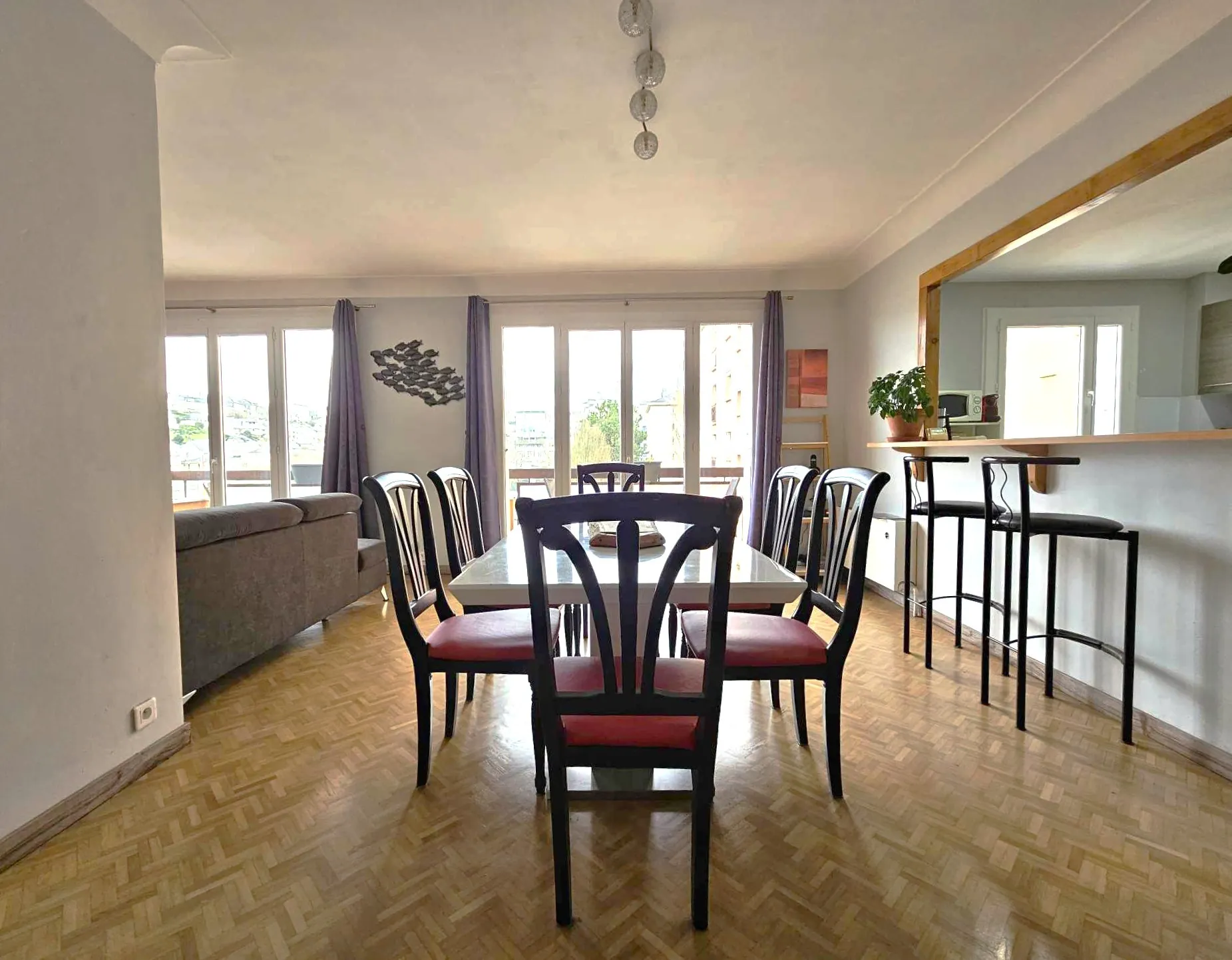 Spacieux appartement T3 de 93 m² à Rodez avec balcon, garage et proximité commodités 