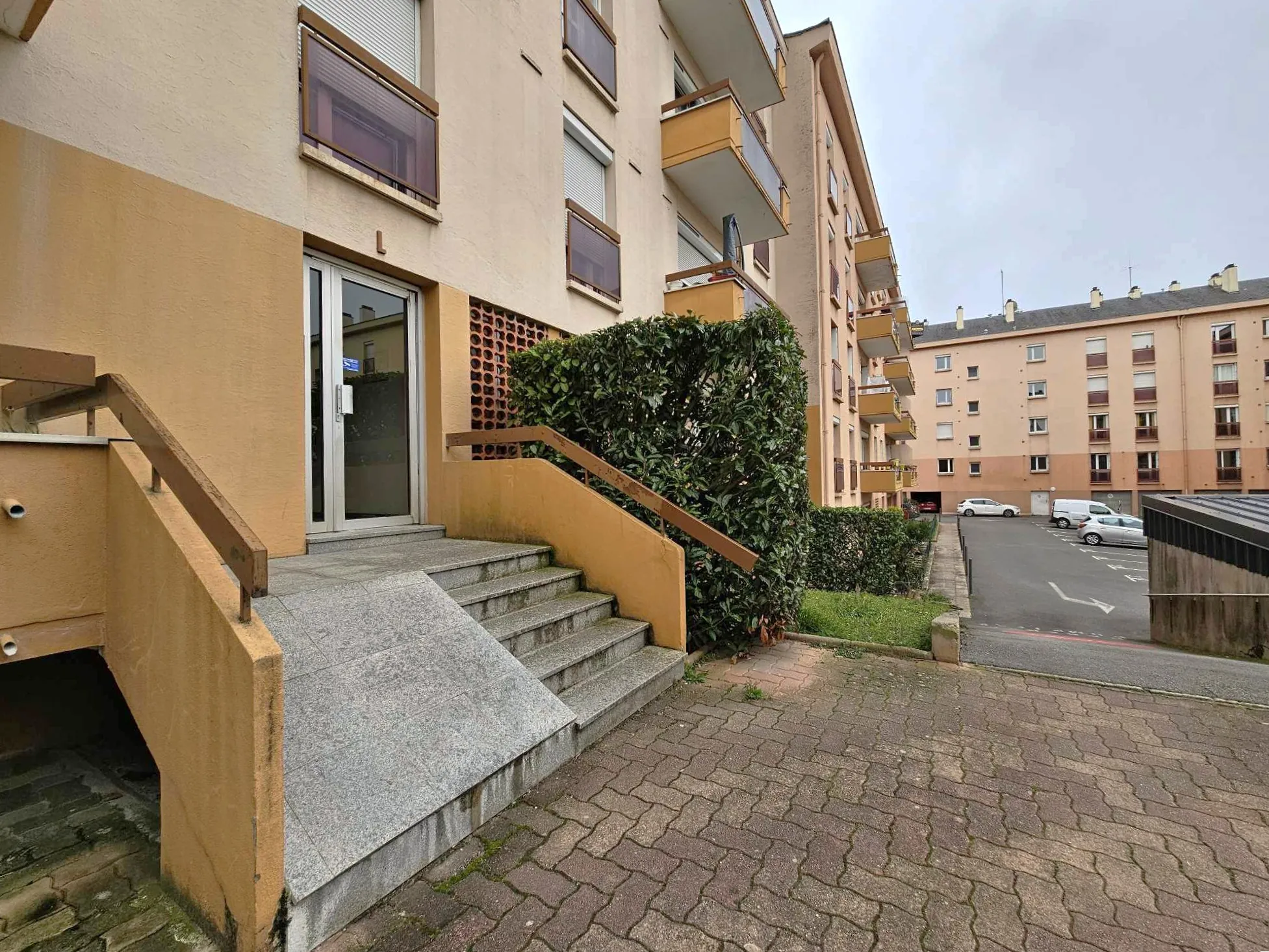 Spacieux appartement T3 de 93 m² à Rodez avec balcon, garage et proximité commodités 