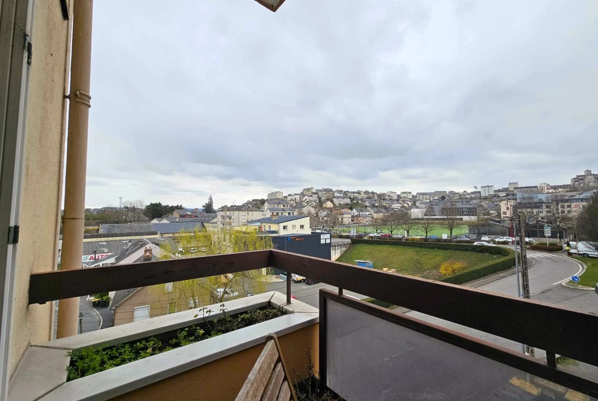 Spacieux appartement T3 de 93 m² à Rodez avec balcon, garage et proximité commodités 