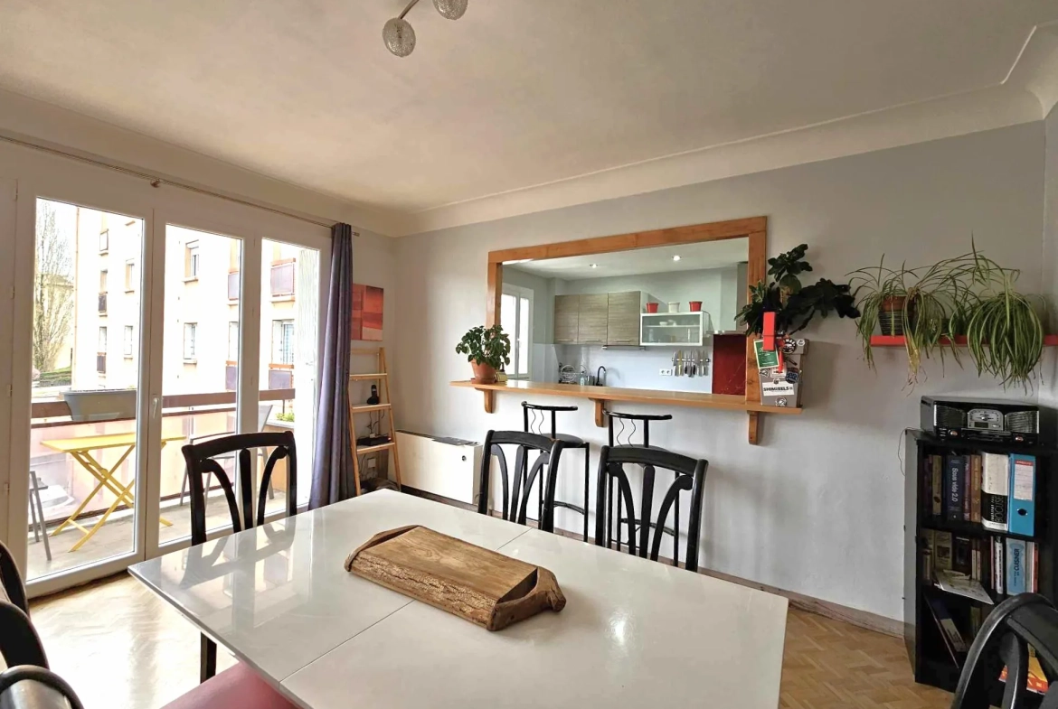 Spacieux appartement T3 de 93 m² à Rodez avec balcon, garage et proximité commodités 