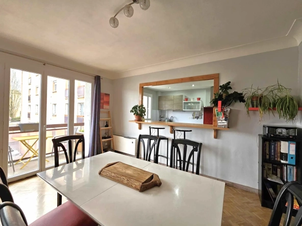 Spacieux appartement T3 de 93 m² à Rodez avec balcon, garage et proximité commodités 