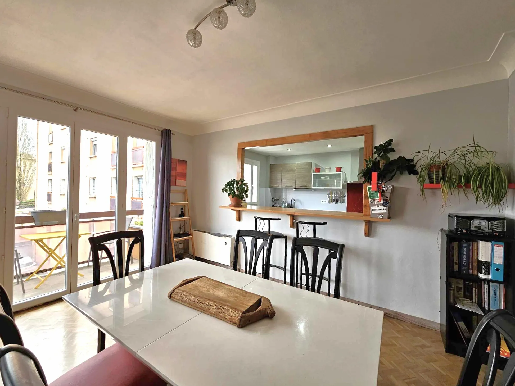 Spacieux appartement T3 de 93 m² à Rodez avec balcon, garage et proximité commodités 