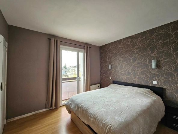 Spacieux appartement T3 de 93 m² à Rodez avec balcon, garage et proximité commodités 