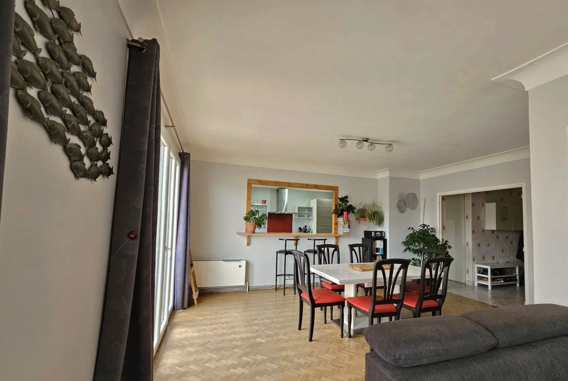 Spacieux appartement T3 de 93 m² à Rodez avec balcon, garage et proximité commodités 