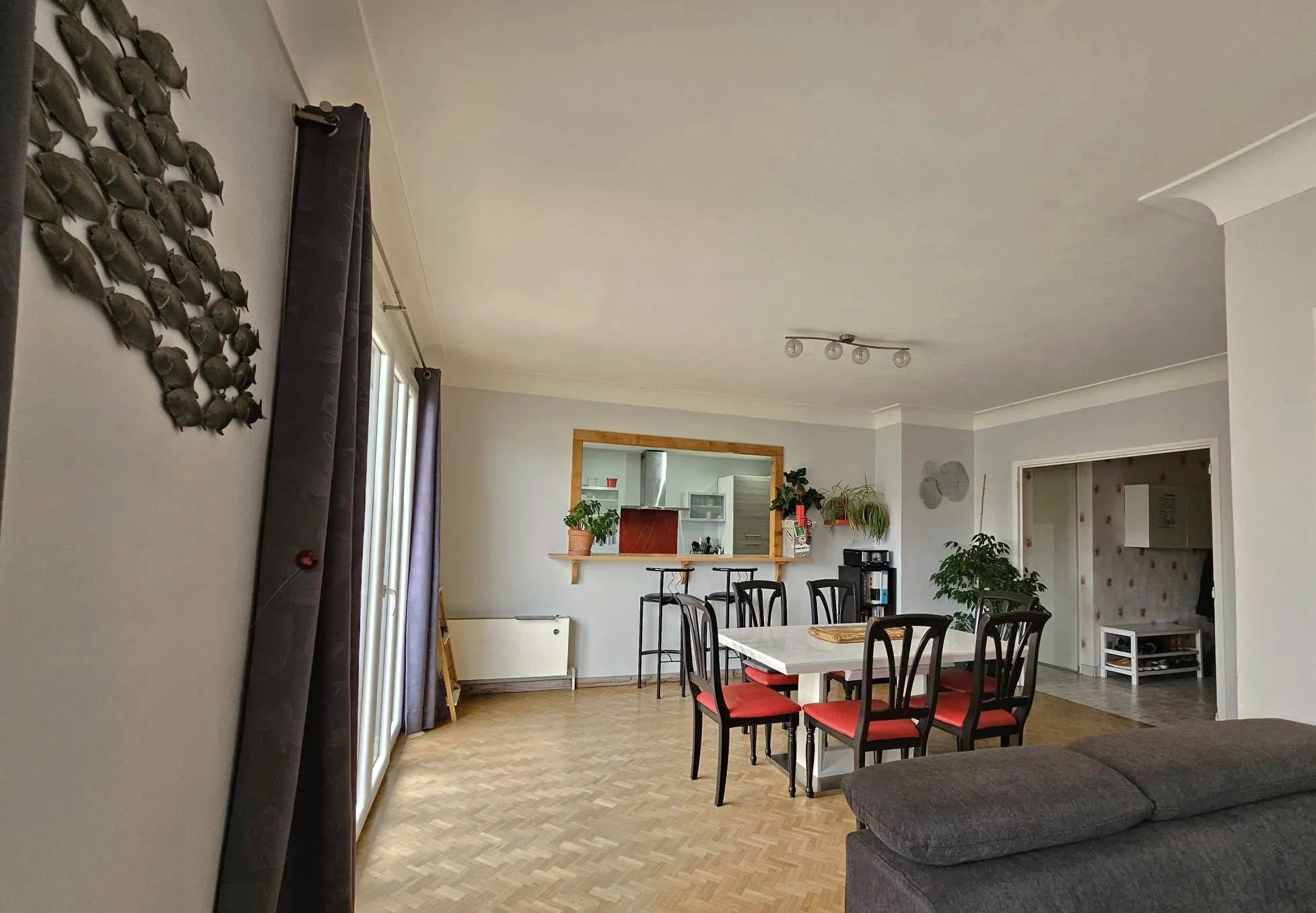 Spacieux appartement T3 de 93 m² à Rodez avec balcon, garage et proximité commodités 