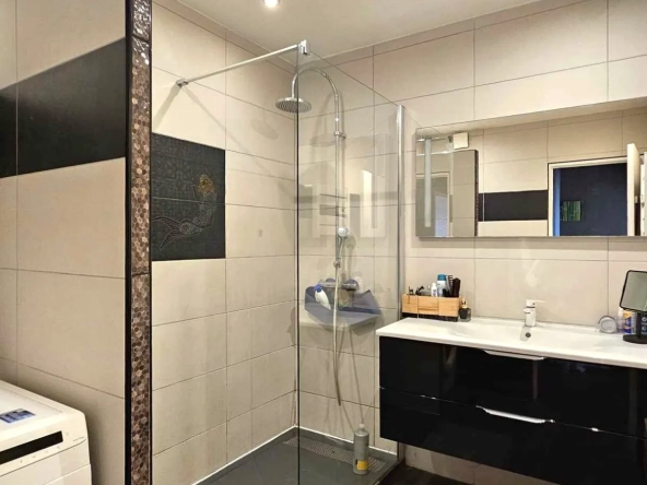 Spacieux appartement T3 de 93 m² à Rodez avec balcon, garage et proximité commodités 