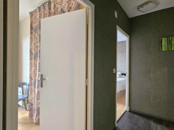 Spacieux appartement T3 de 93 m² à Rodez avec balcon, garage et proximité commodités 